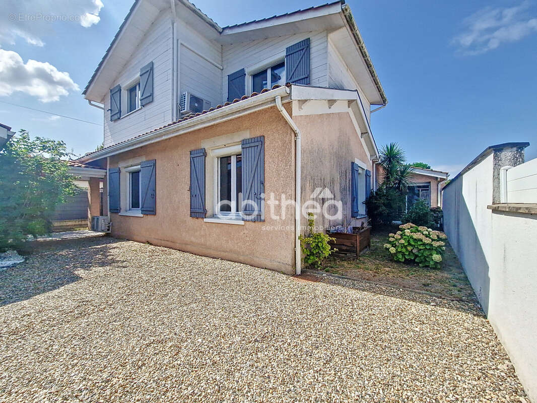 Maison à AMBARES-ET-LAGRAVE