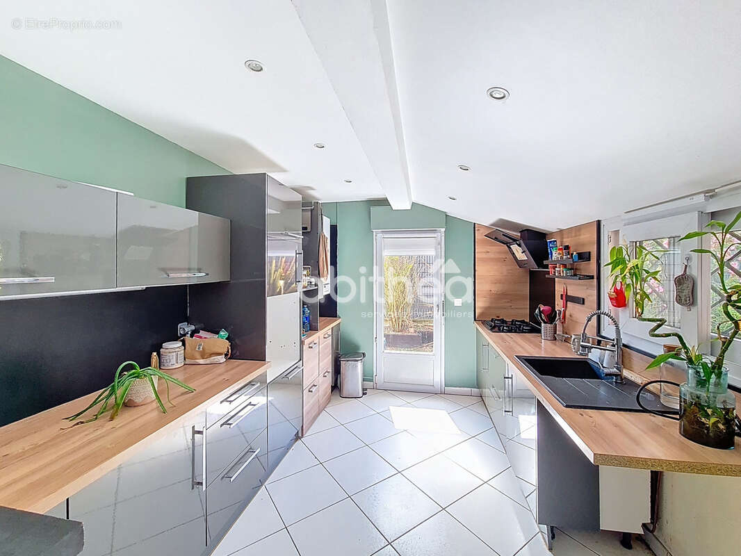 Maison à AMBARES-ET-LAGRAVE