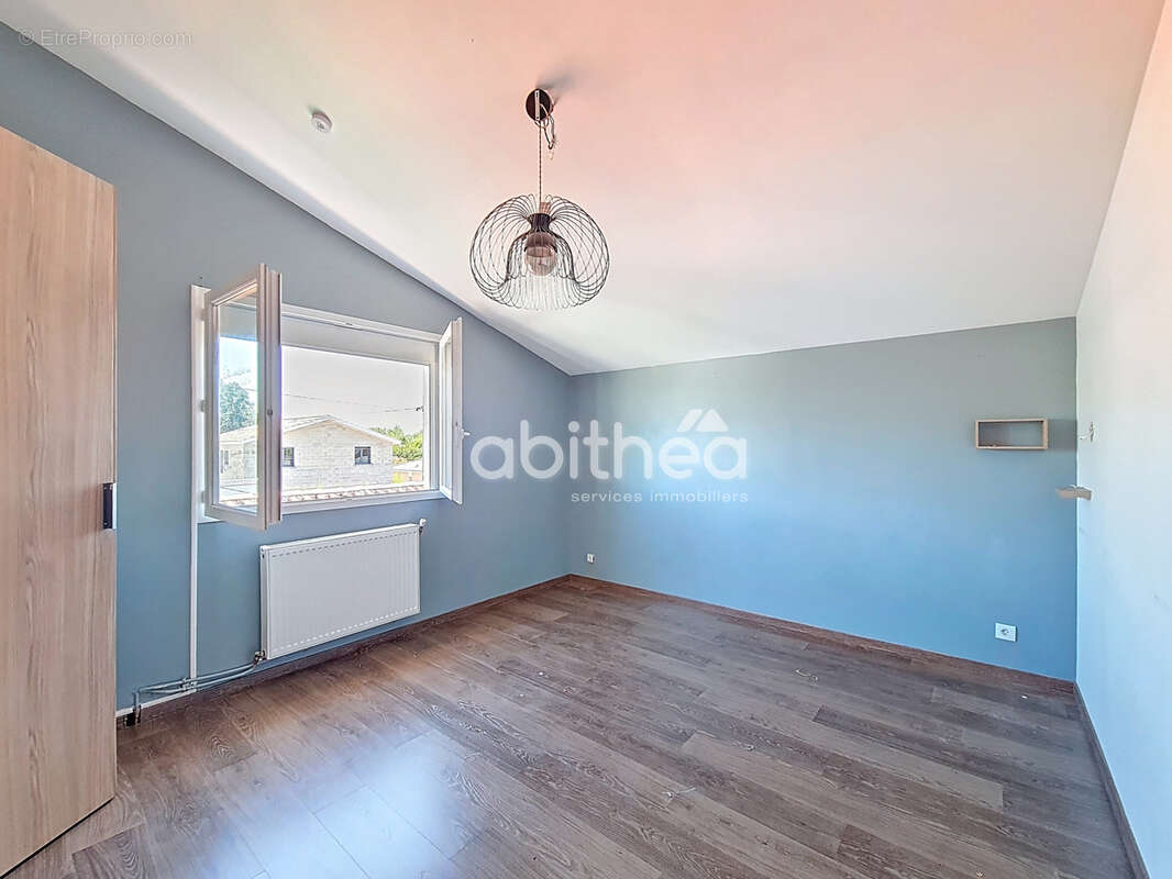 Maison à AMBARES-ET-LAGRAVE