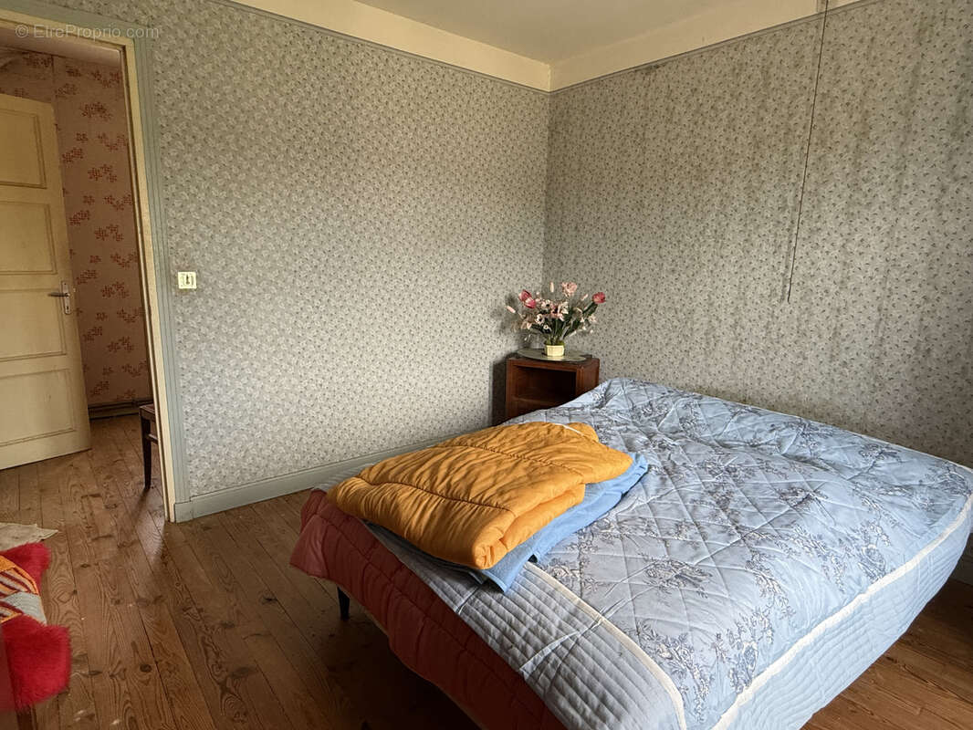 Maison à CELLES-SUR-DUROLLE