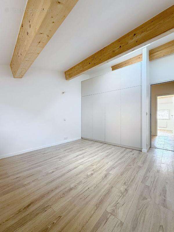 Appartement à SOLLIES-TOUCAS