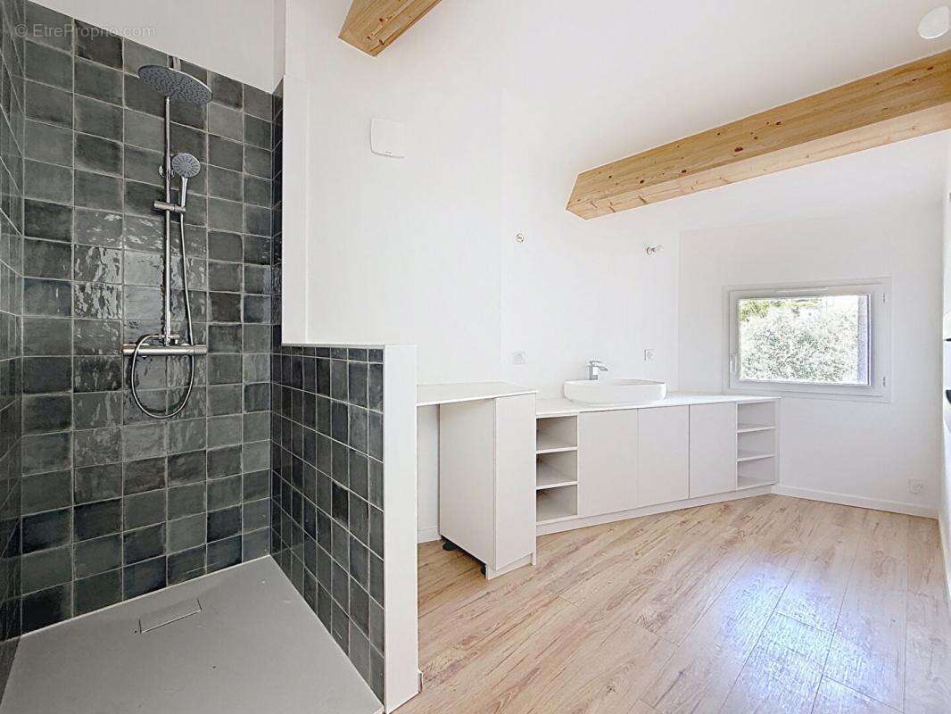 Appartement à SOLLIES-TOUCAS