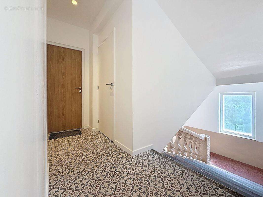 Appartement à SOLLIES-TOUCAS