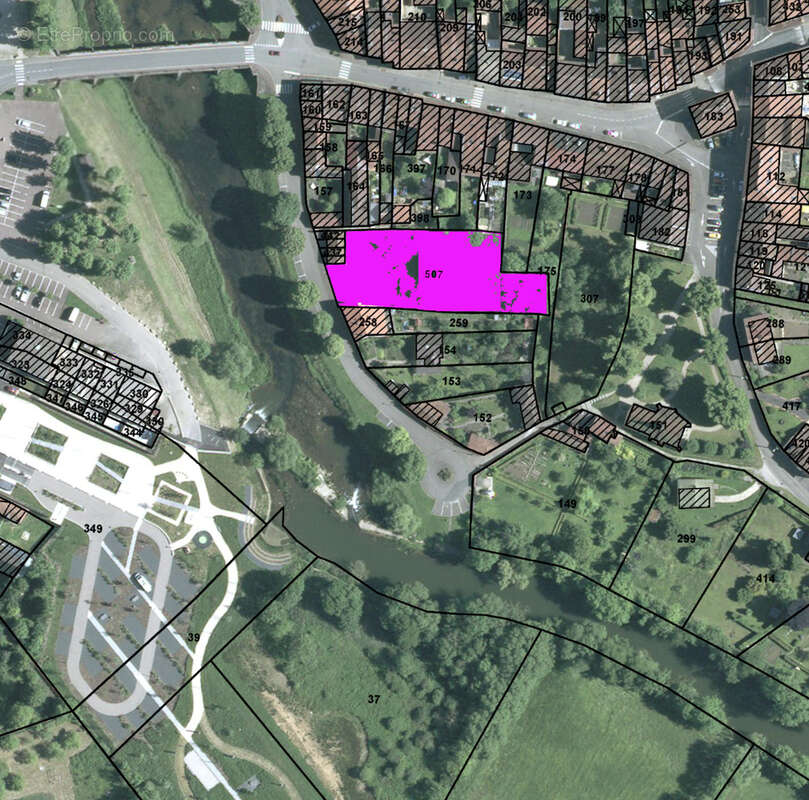 Terrain à MIRECOURT