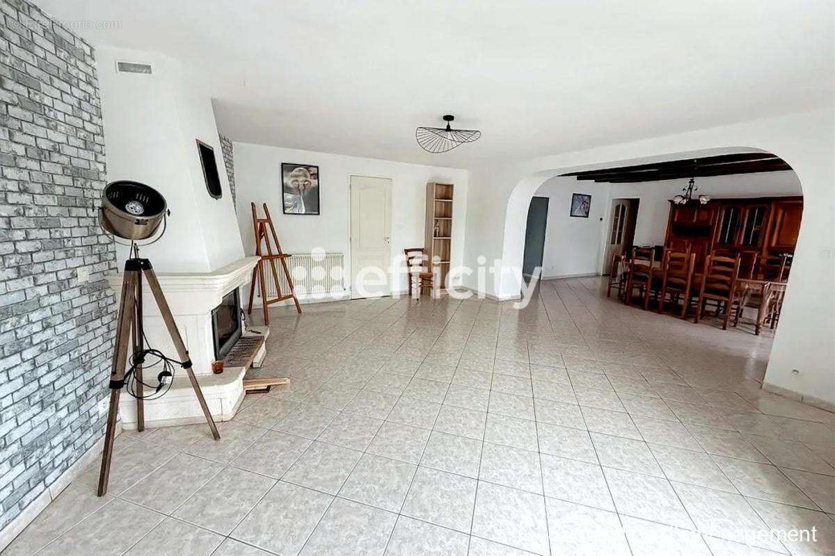 Maison à SAINT-PIERRE-D&#039;EXIDEUIL