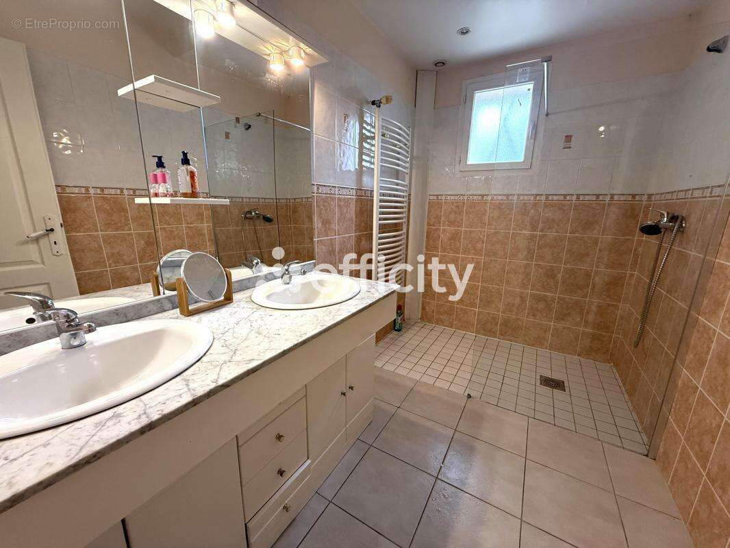 Maison à SAINT-PIERRE-D&#039;EXIDEUIL