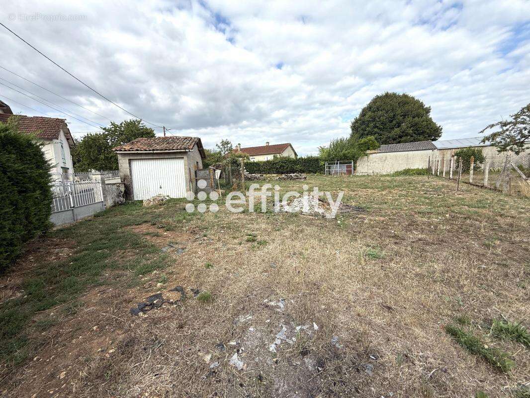 Maison à SAINT-PIERRE-D&#039;EXIDEUIL