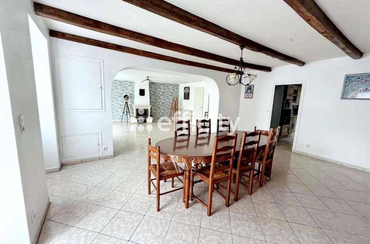 Maison à SAINT-PIERRE-D&#039;EXIDEUIL