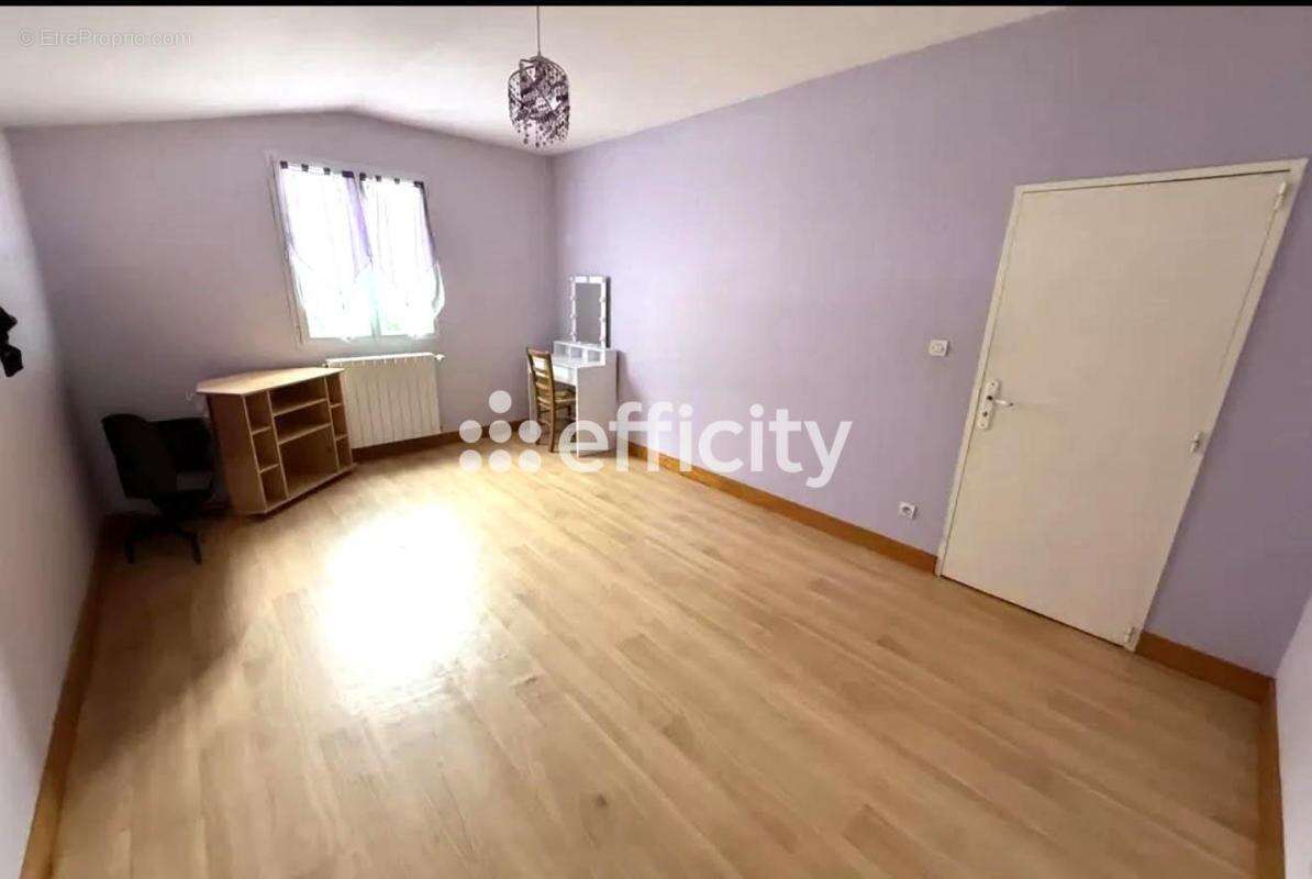 Maison à SAINT-PIERRE-D&#039;EXIDEUIL