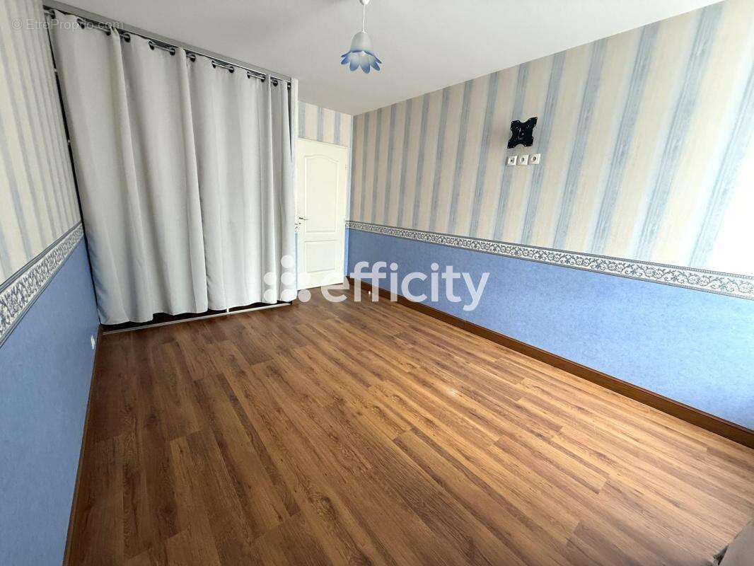 Maison à SAINT-PIERRE-D&#039;EXIDEUIL