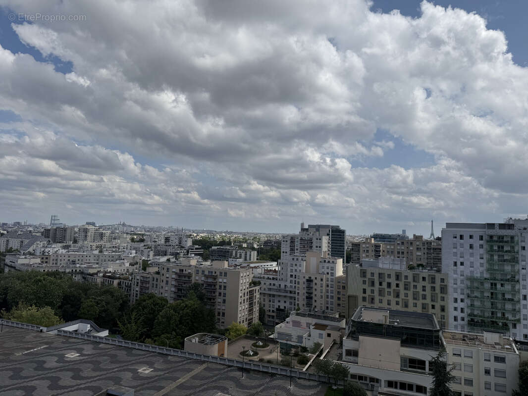 Appartement à COURBEVOIE