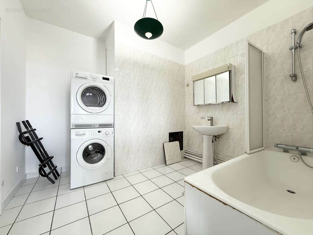 Appartement à COURBEVOIE