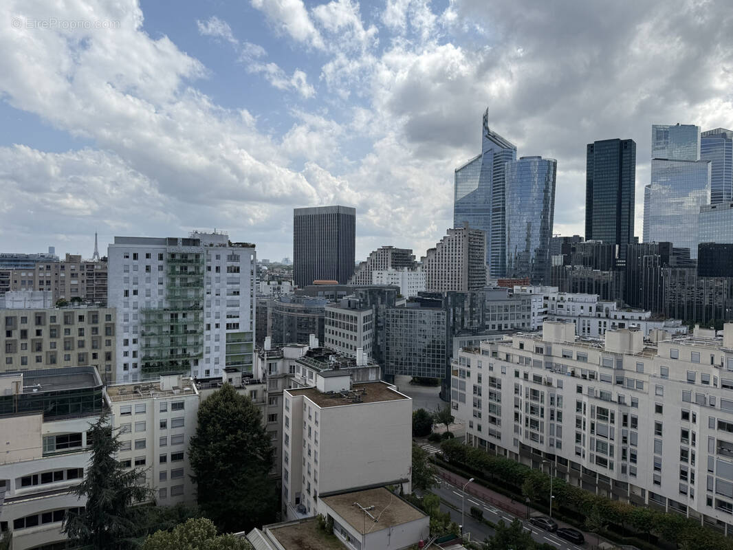 Appartement à COURBEVOIE