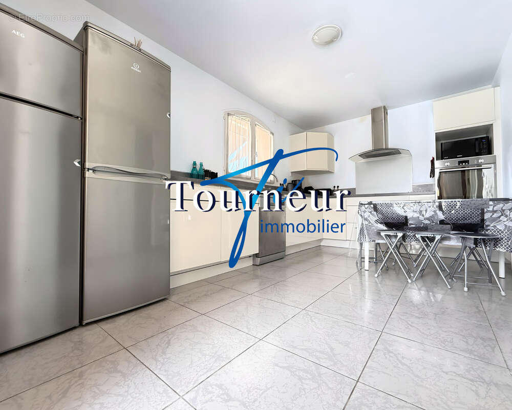 Maison à SAINT-CYR-SUR-MER