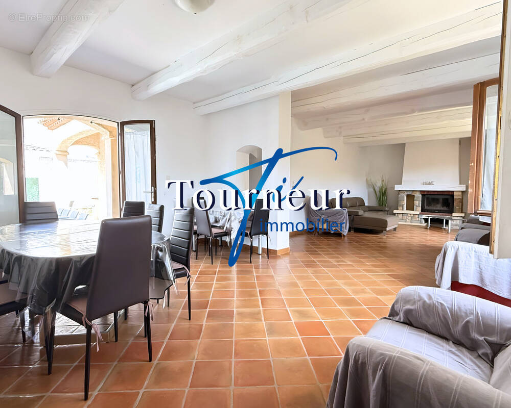 Maison à SAINT-CYR-SUR-MER