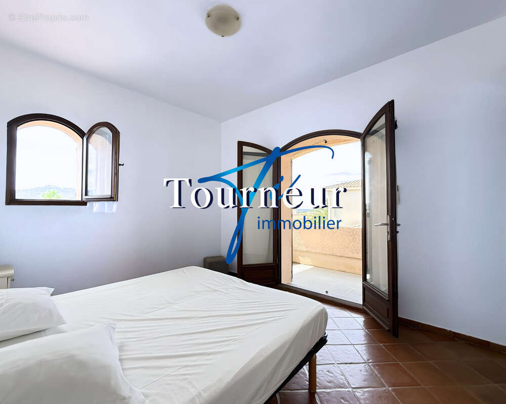 Maison à SAINT-CYR-SUR-MER