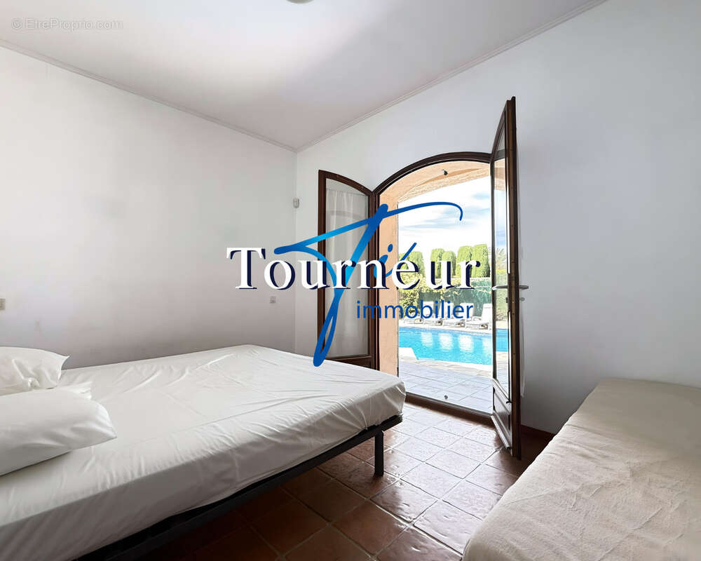 Maison à SAINT-CYR-SUR-MER