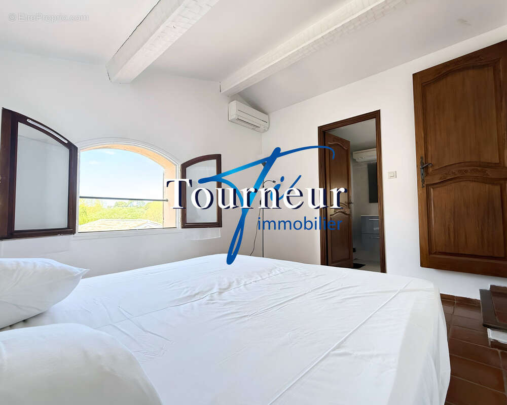 Maison à SAINT-CYR-SUR-MER