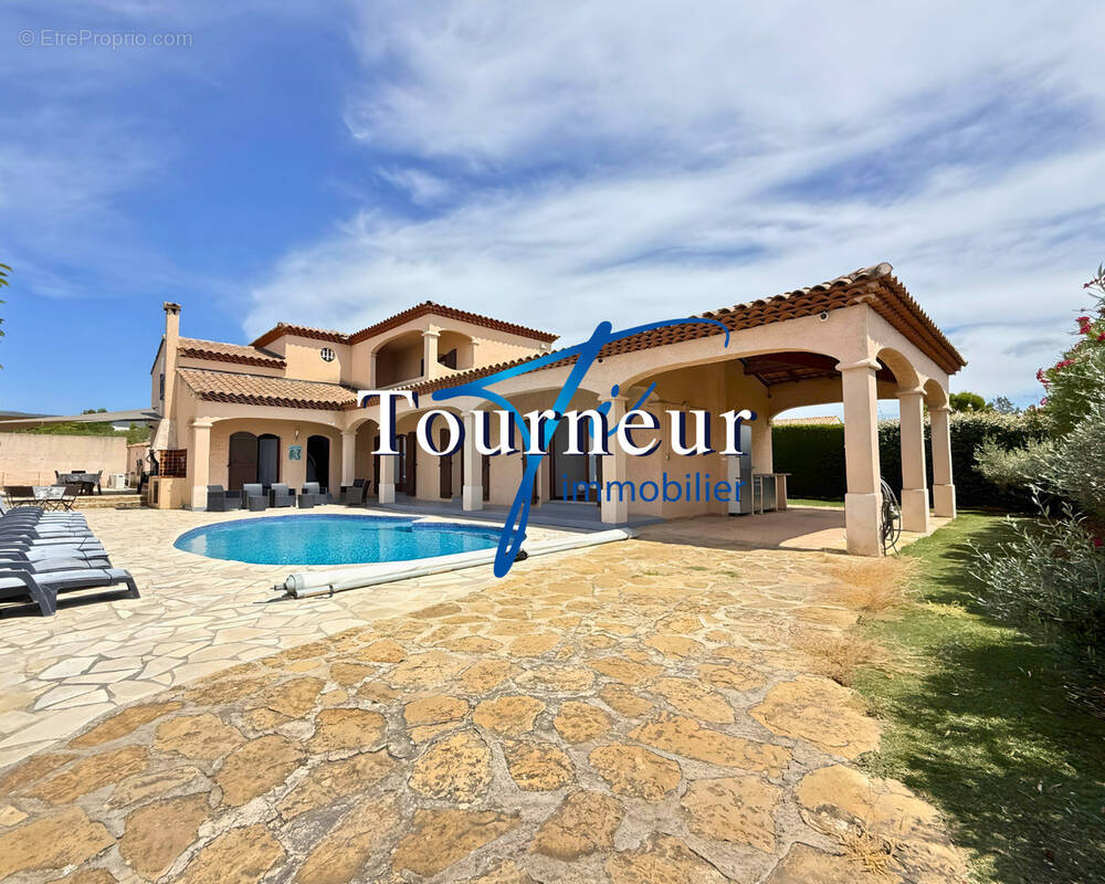 Maison à SAINT-CYR-SUR-MER