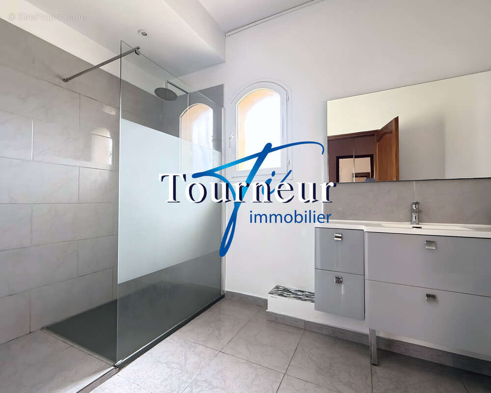 Maison à SAINT-CYR-SUR-MER