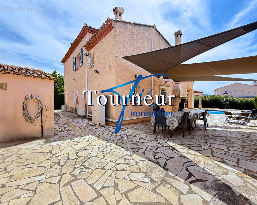 Maison à SAINT-CYR-SUR-MER