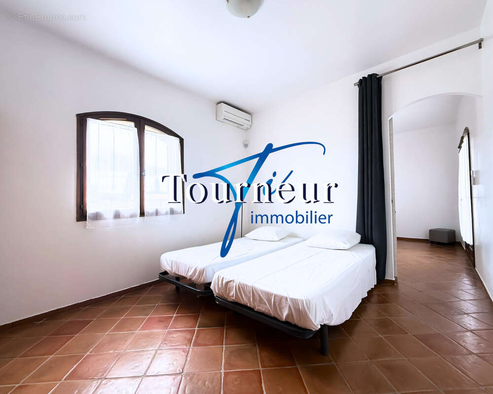 Maison à SAINT-CYR-SUR-MER