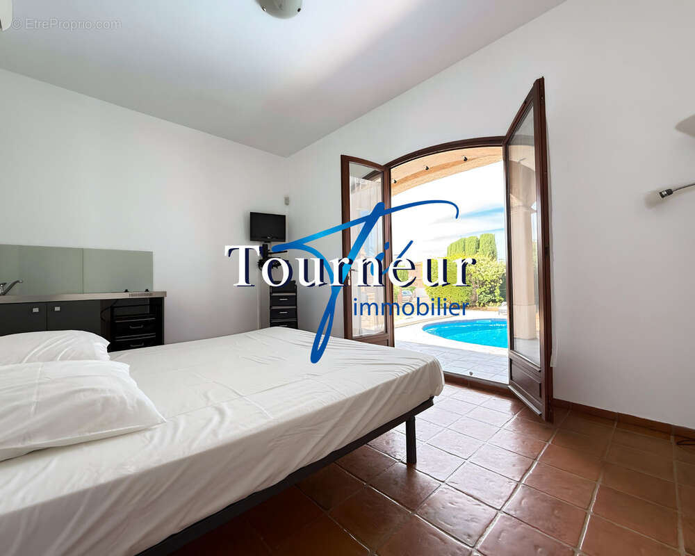 Maison à SAINT-CYR-SUR-MER