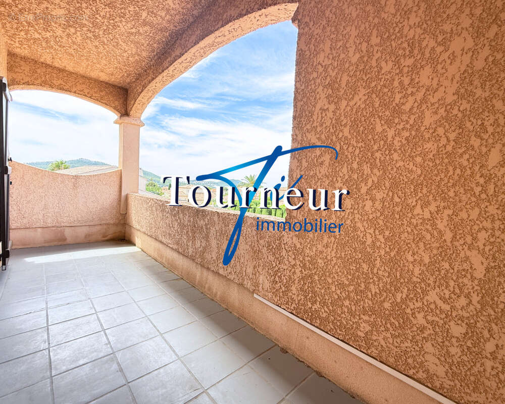 Maison à SAINT-CYR-SUR-MER