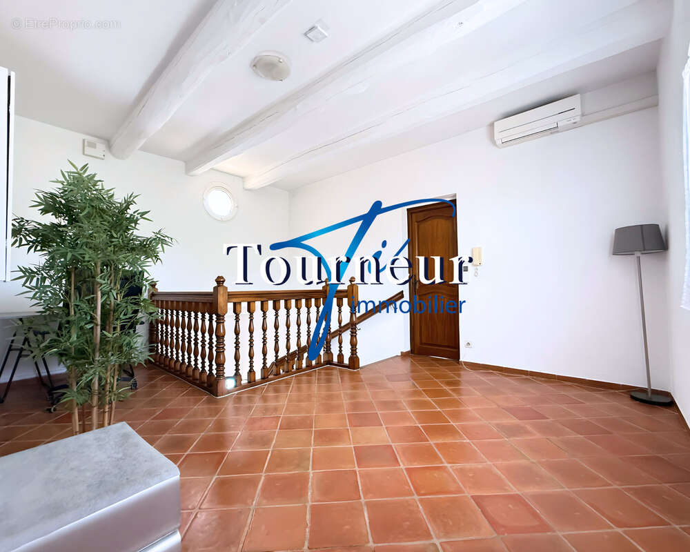 Maison à SAINT-CYR-SUR-MER