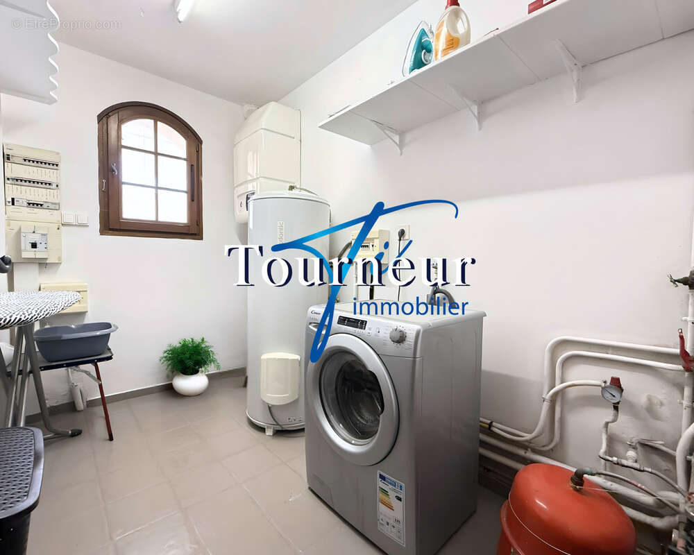 Maison à SAINT-CYR-SUR-MER