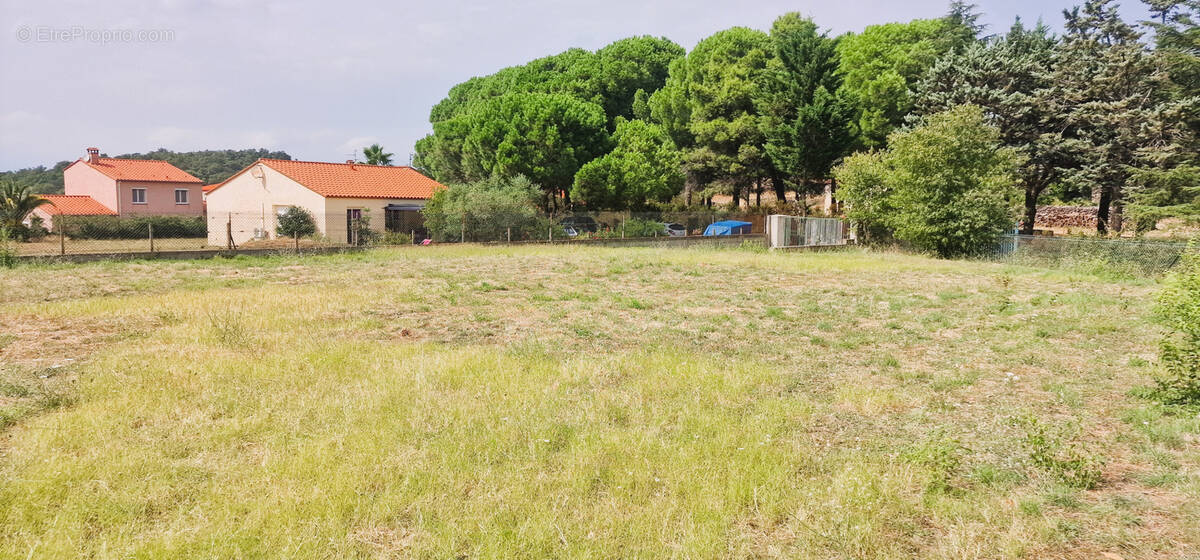 Terrain à LE PERTHUS