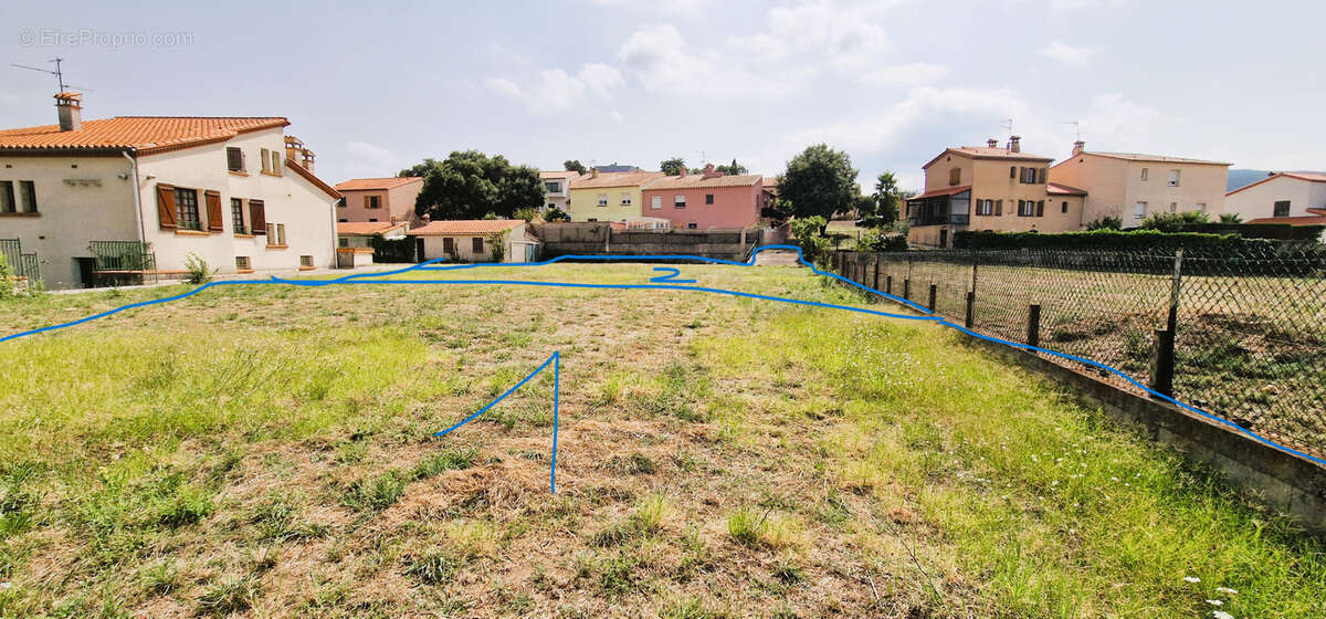 Terrain à LE PERTHUS