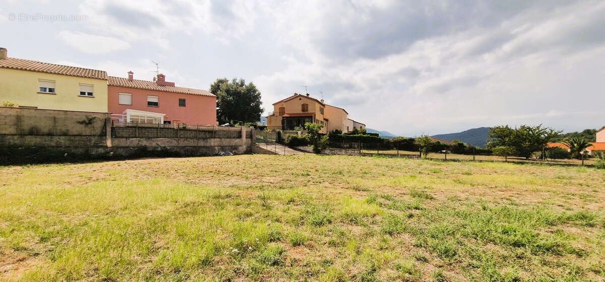 Terrain à LE PERTHUS