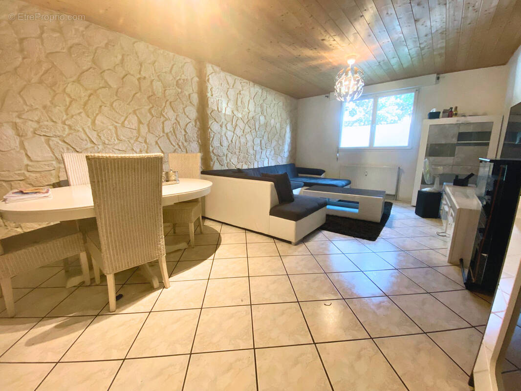 Appartement à SAINT-ETIENNE