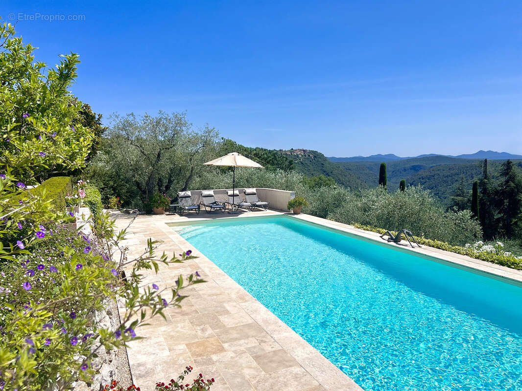 Maison à SAINT-CEZAIRE-SUR-SIAGNE