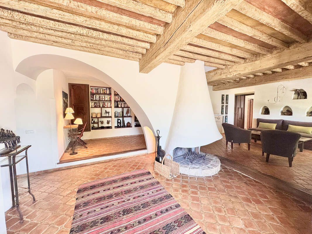 Maison à SAINT-CEZAIRE-SUR-SIAGNE