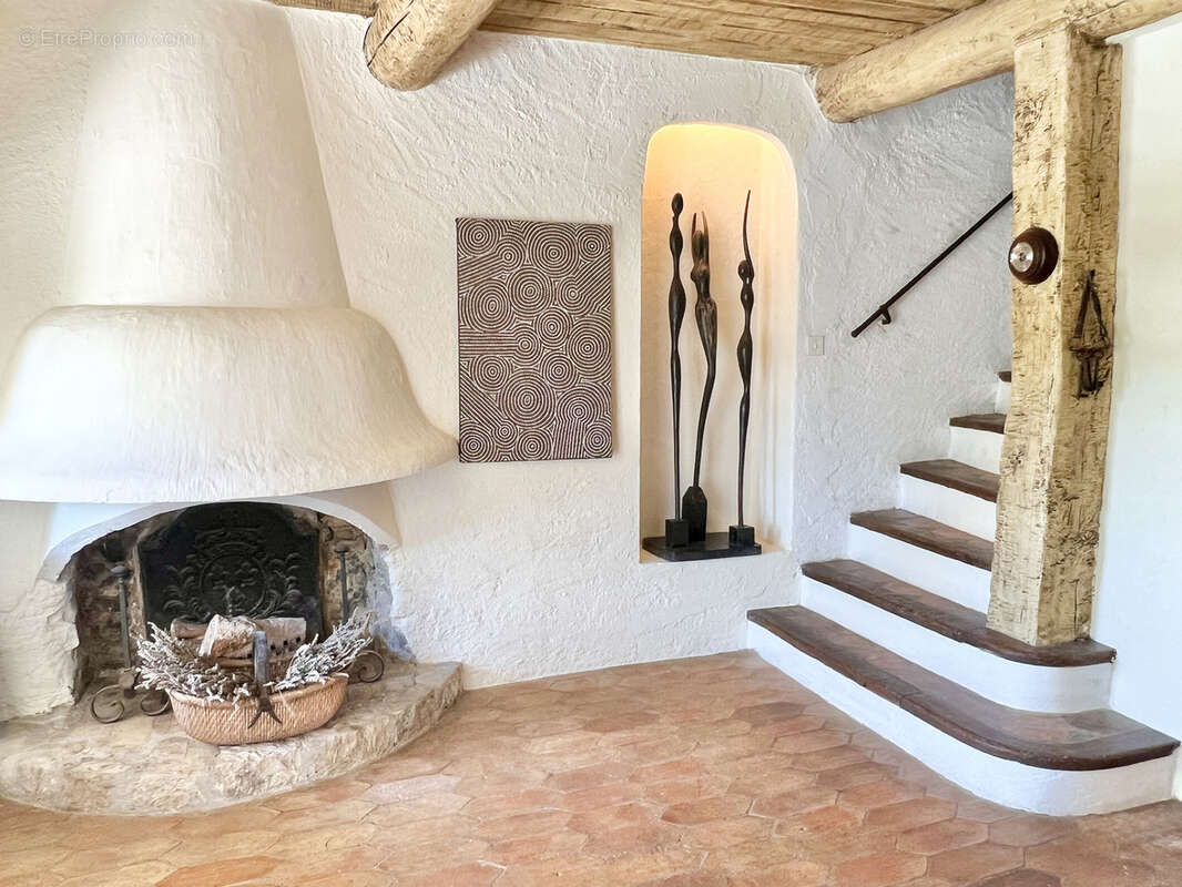 Maison à SAINT-CEZAIRE-SUR-SIAGNE