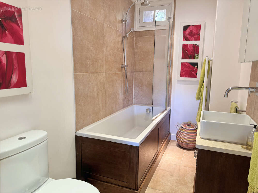 Maison à SAINT-CEZAIRE-SUR-SIAGNE