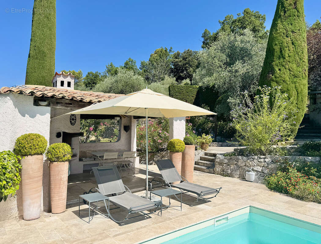 Maison à SAINT-CEZAIRE-SUR-SIAGNE