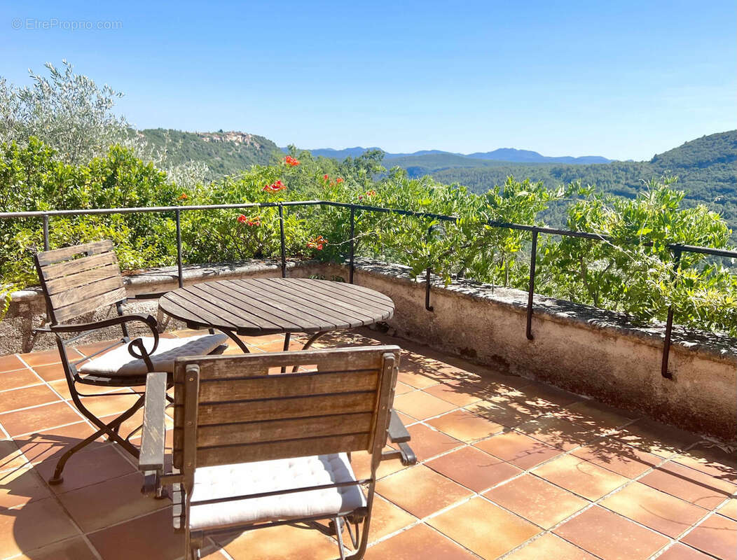 Maison à SAINT-CEZAIRE-SUR-SIAGNE