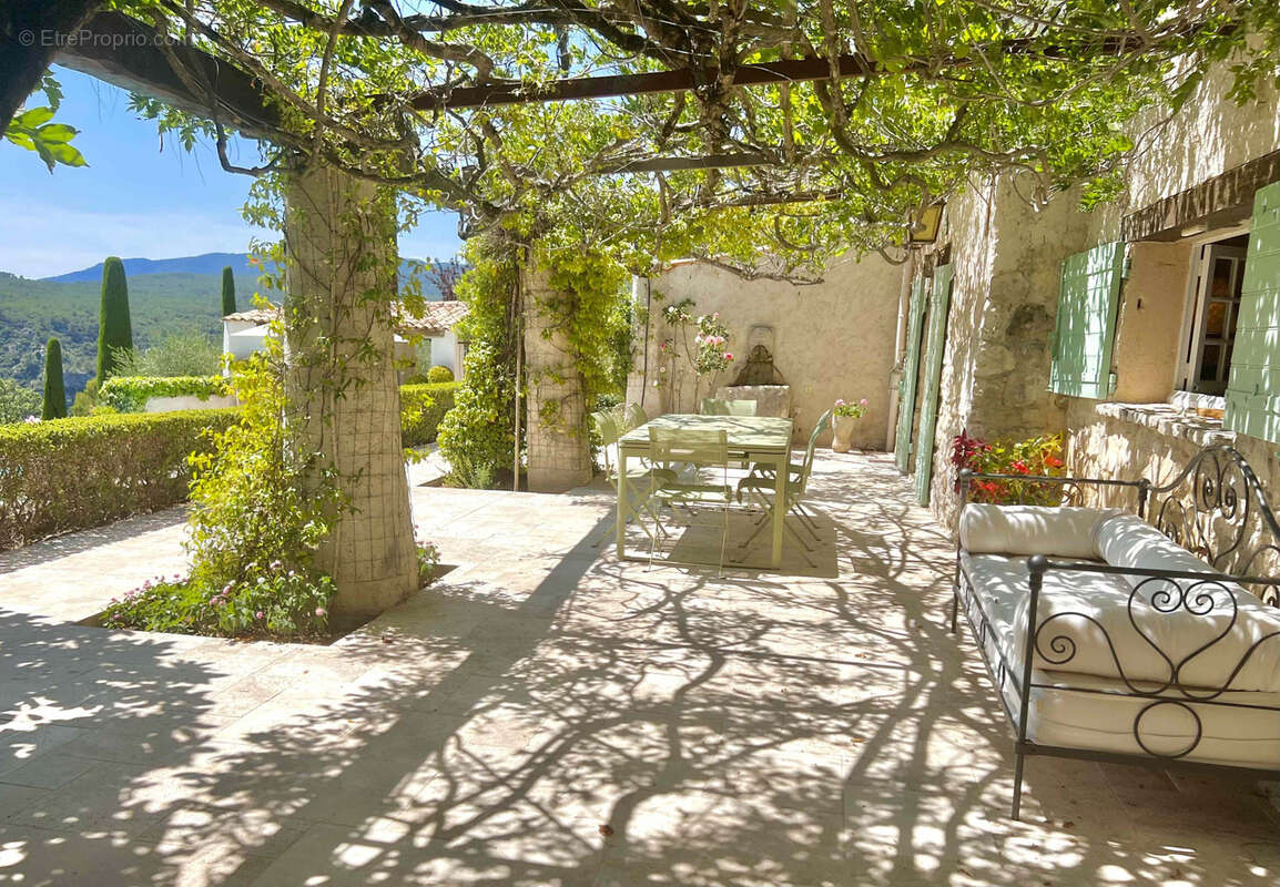 Maison à SAINT-CEZAIRE-SUR-SIAGNE