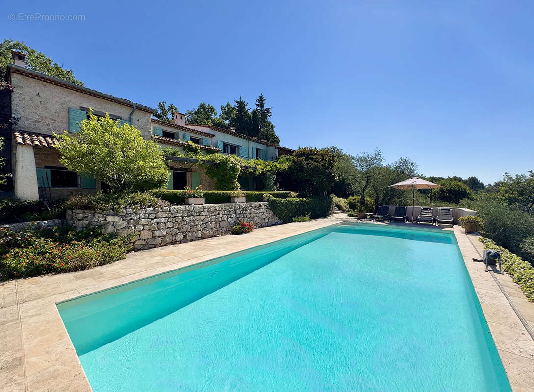 Maison à SAINT-CEZAIRE-SUR-SIAGNE