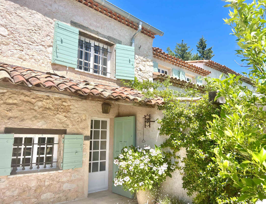 Maison à SAINT-CEZAIRE-SUR-SIAGNE