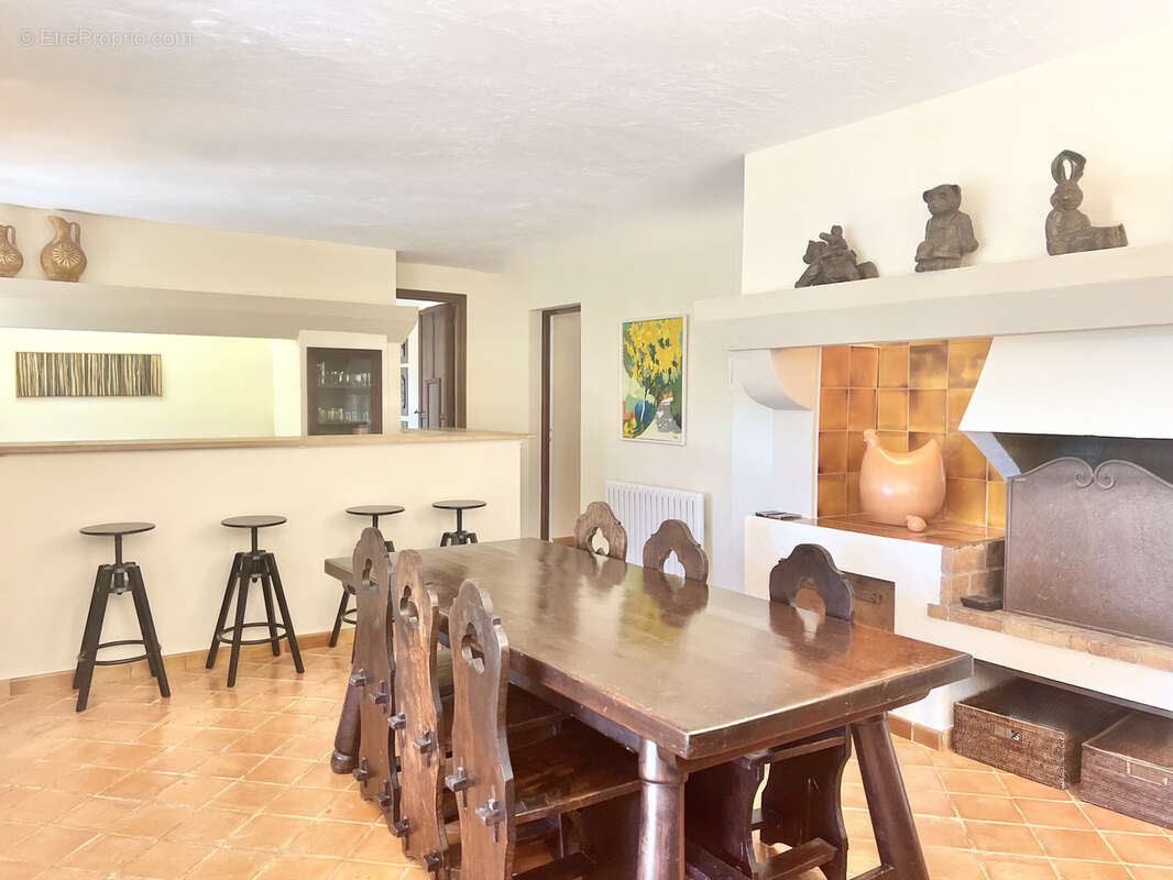 Maison à SAINT-CEZAIRE-SUR-SIAGNE