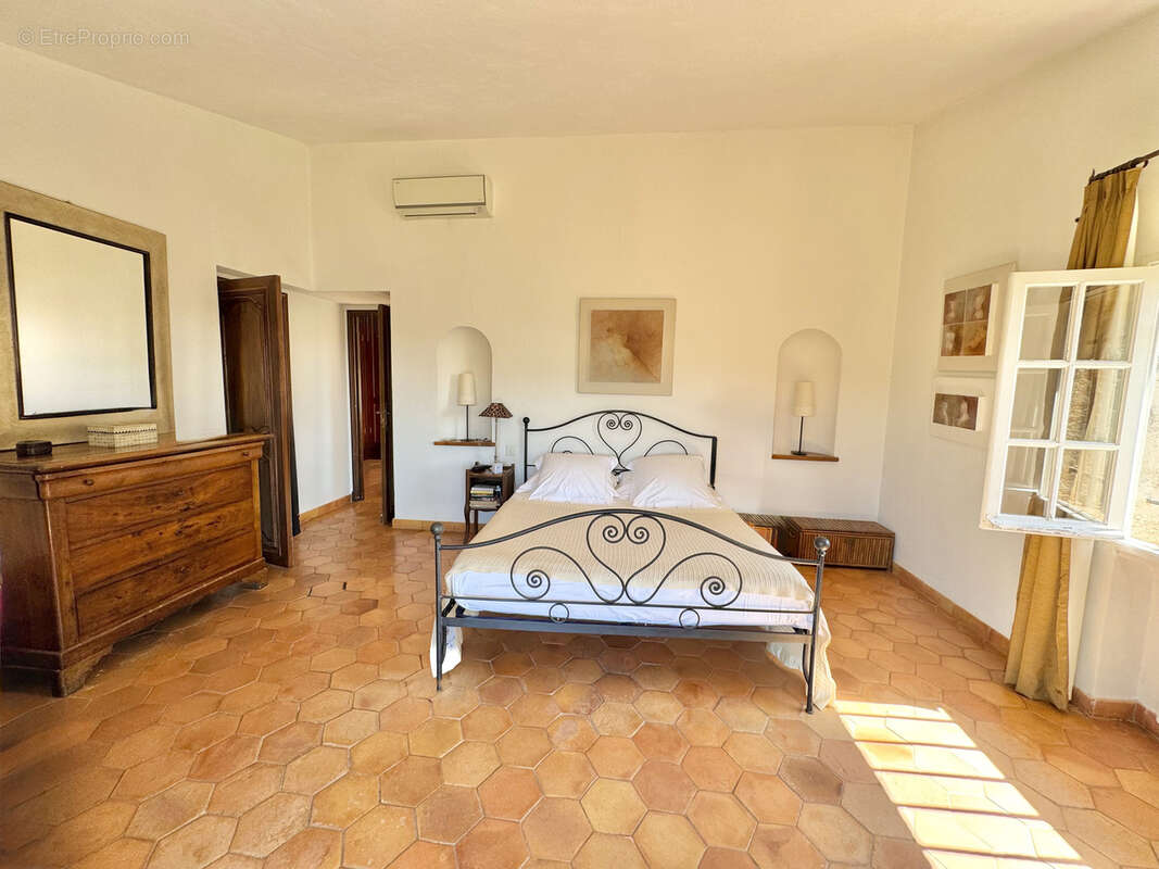 Maison à SAINT-CEZAIRE-SUR-SIAGNE