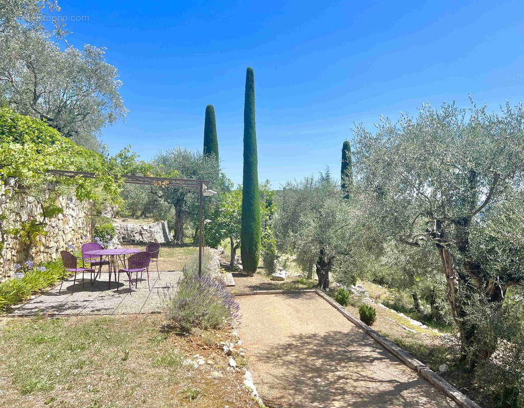 Maison à SAINT-CEZAIRE-SUR-SIAGNE