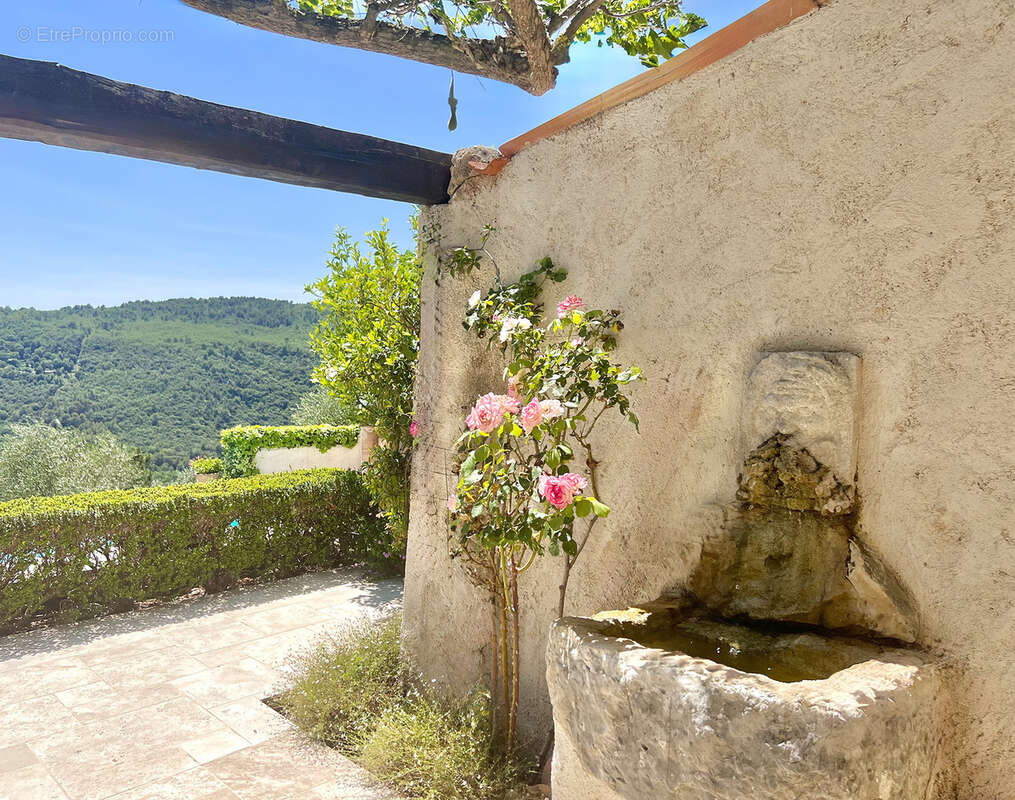 Maison à SAINT-CEZAIRE-SUR-SIAGNE