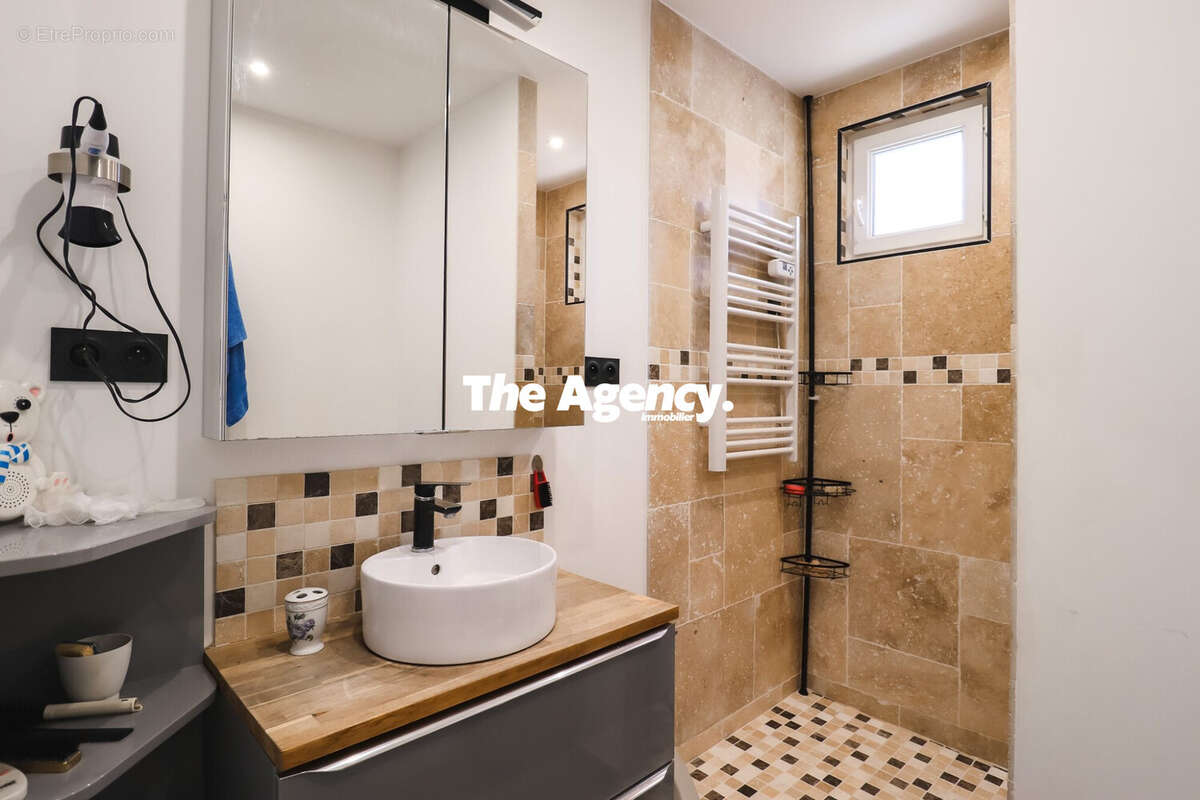 Maison à SAINT-VICTORET