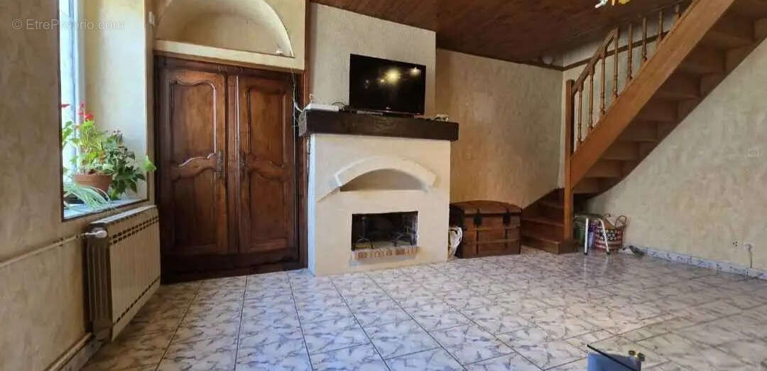 Maison à DUN-SUR-AURON