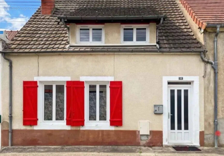 Maison à DUN-SUR-AURON